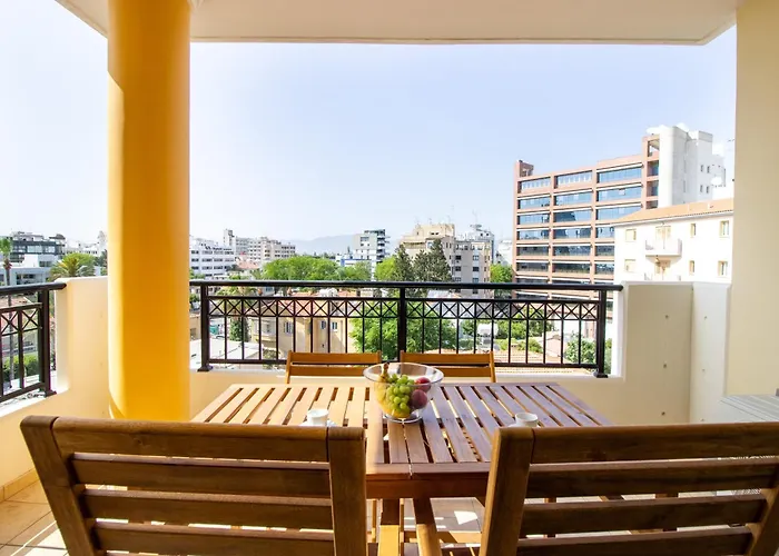 Flat In Nicosia's Centre アパート ニコシア